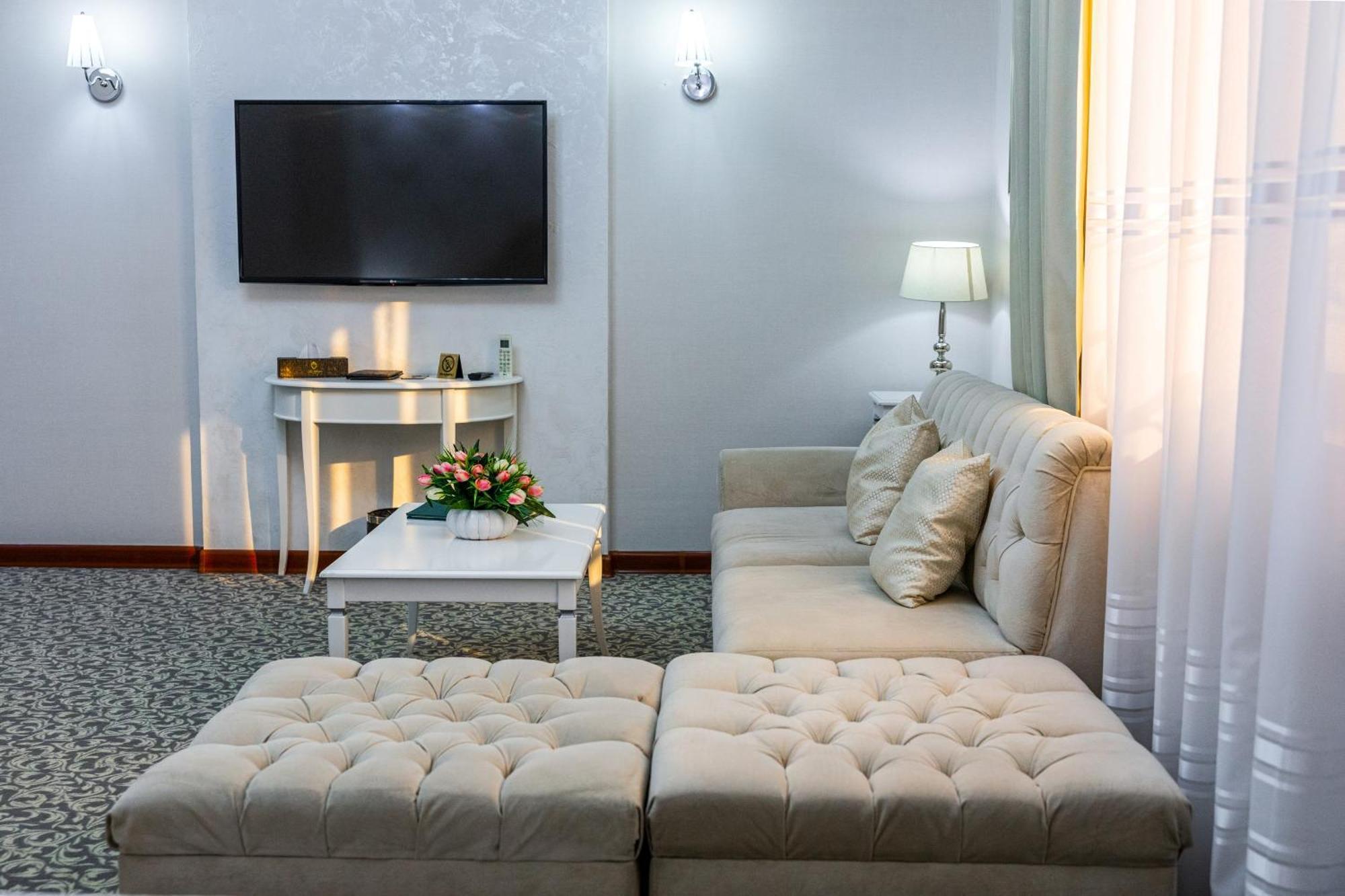 Plaza Hotel Almaty Quarto foto