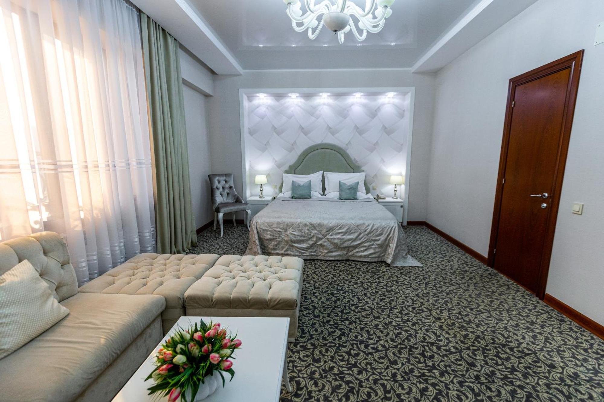 Plaza Hotel Almaty Quarto foto
