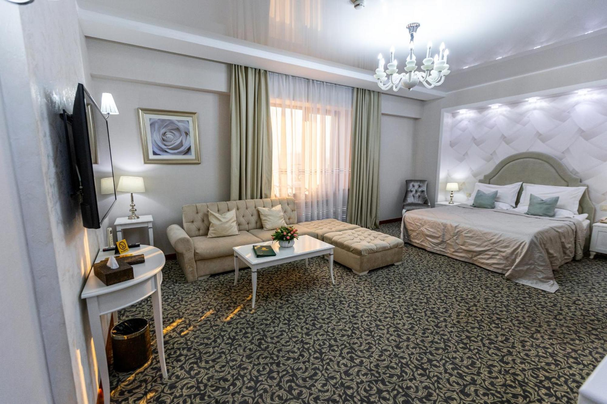 Plaza Hotel Almaty Quarto foto