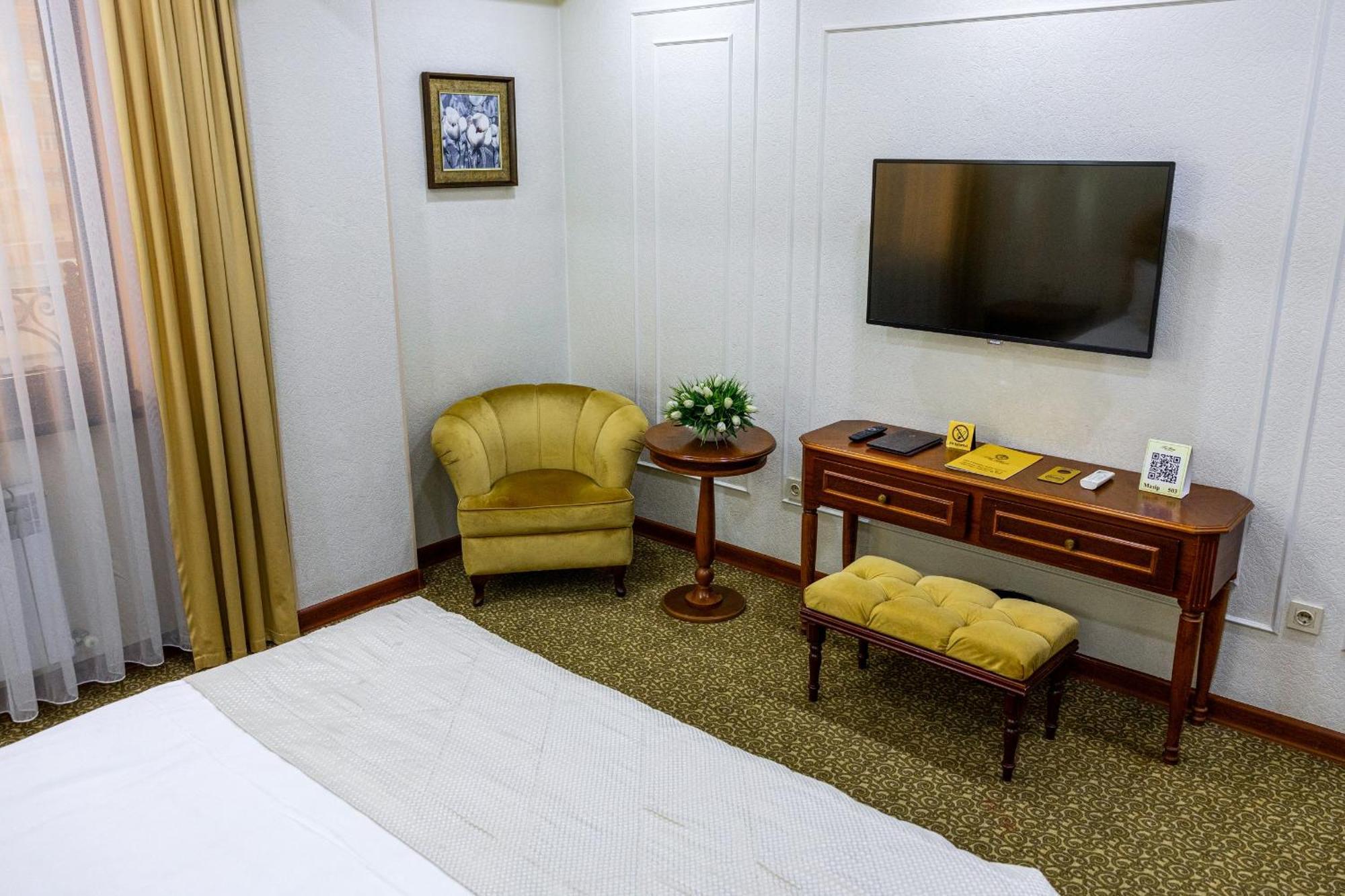 Plaza Hotel Almaty Quarto foto