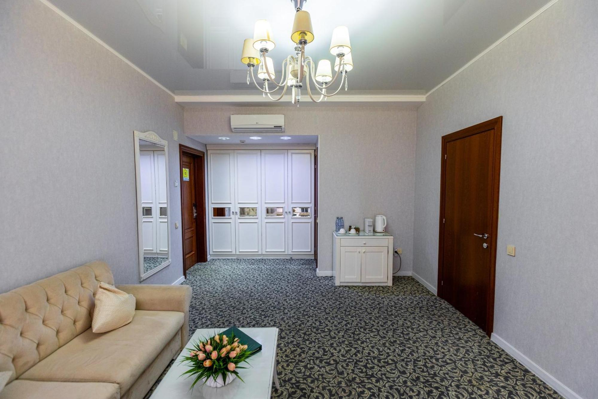 Plaza Hotel Almaty Exterior foto