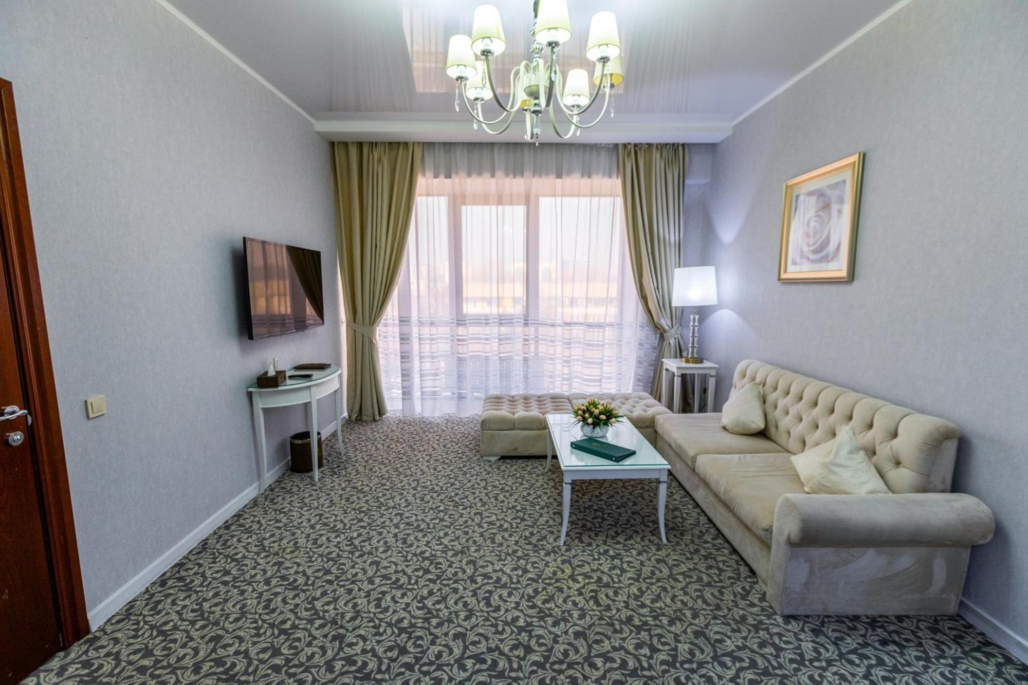 Plaza Hotel Almaty Exterior foto