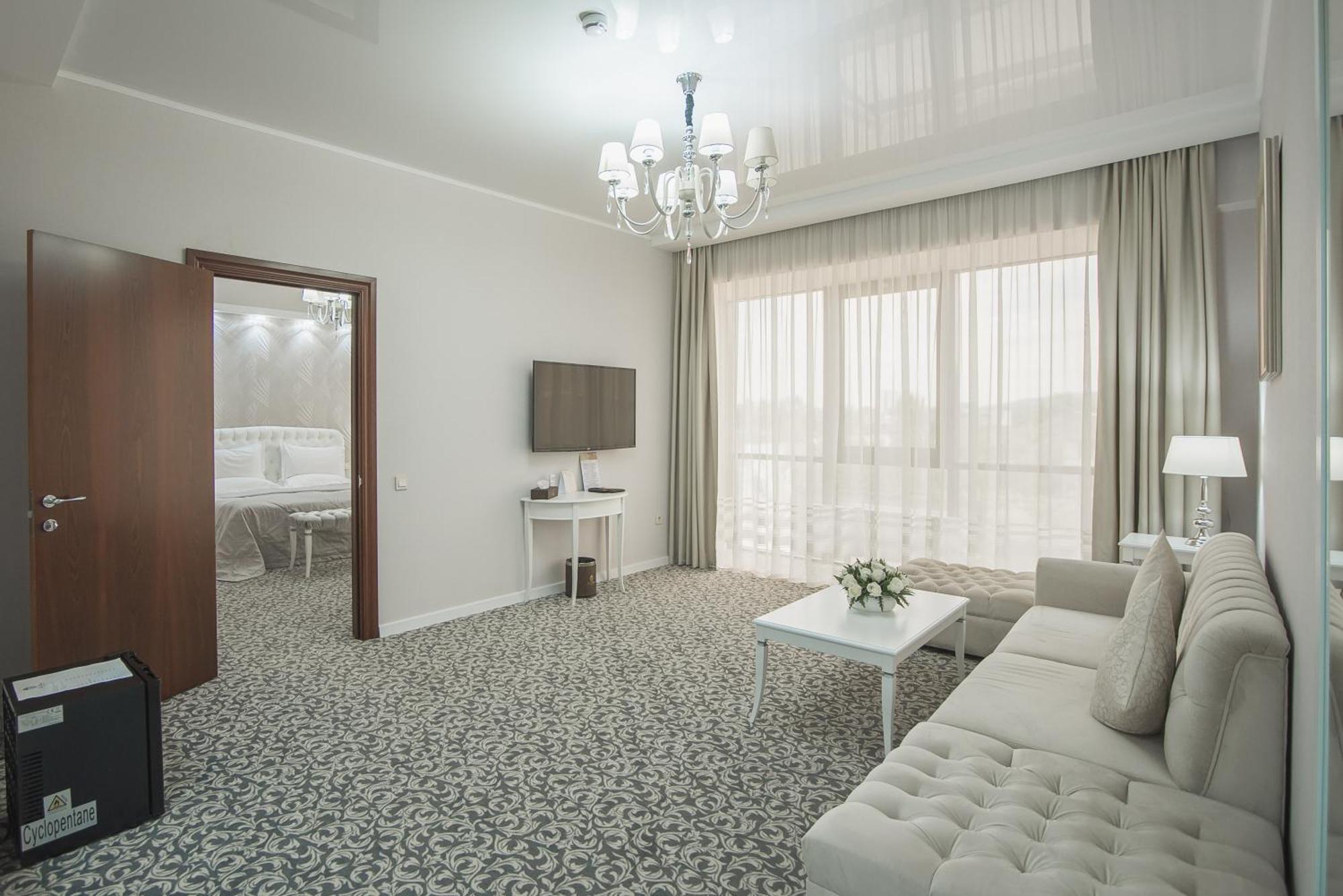 Plaza Hotel Almaty Exterior foto