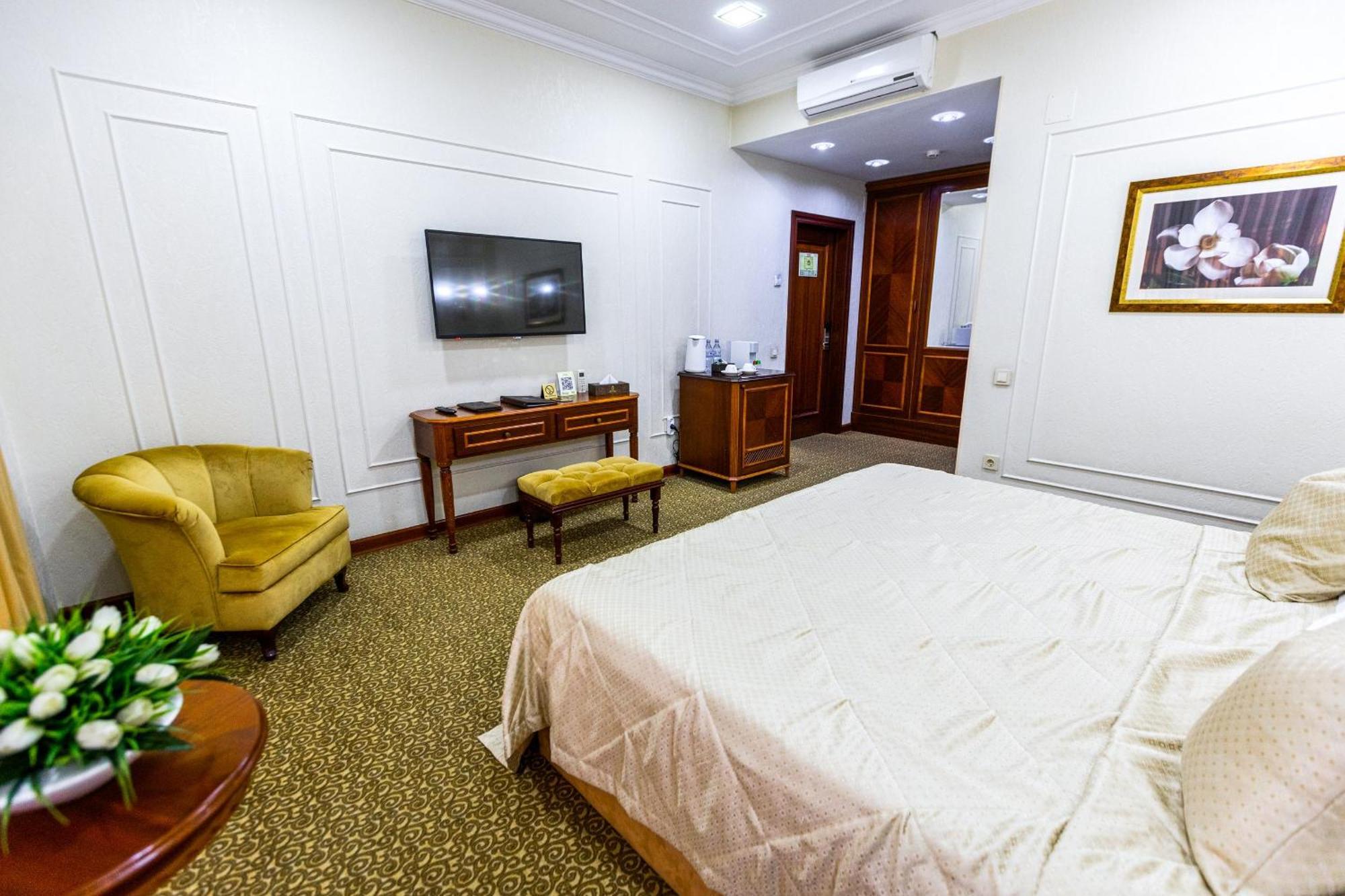 Plaza Hotel Almaty Quarto foto