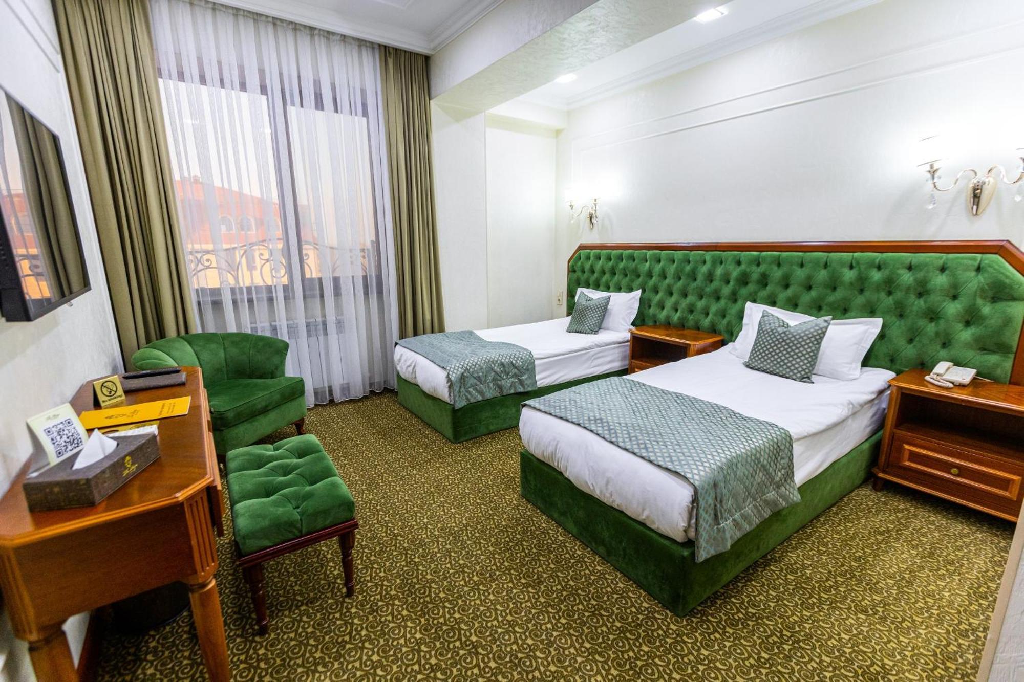 Plaza Hotel Almaty Exterior foto