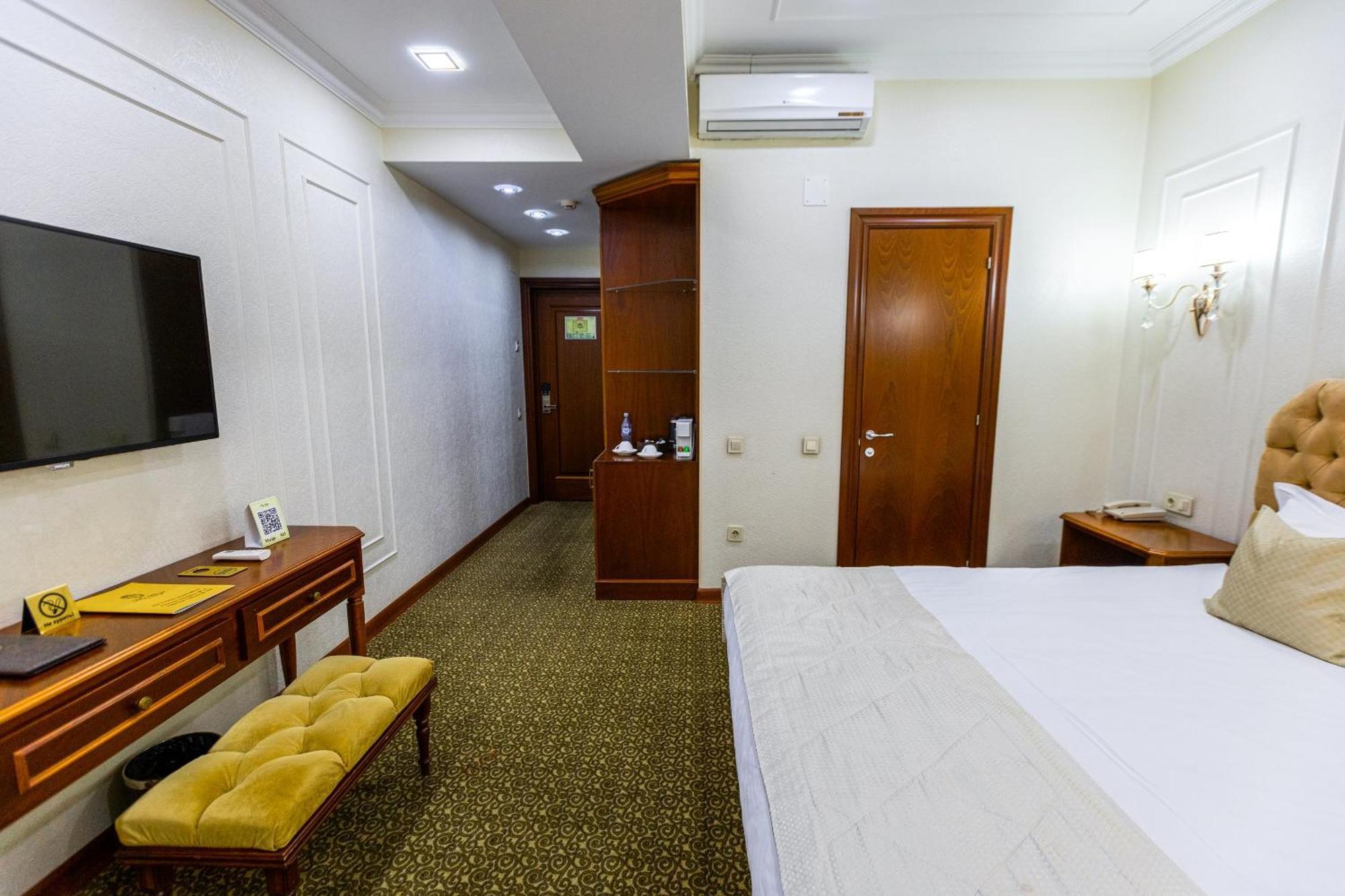 Plaza Hotel Almaty Quarto foto