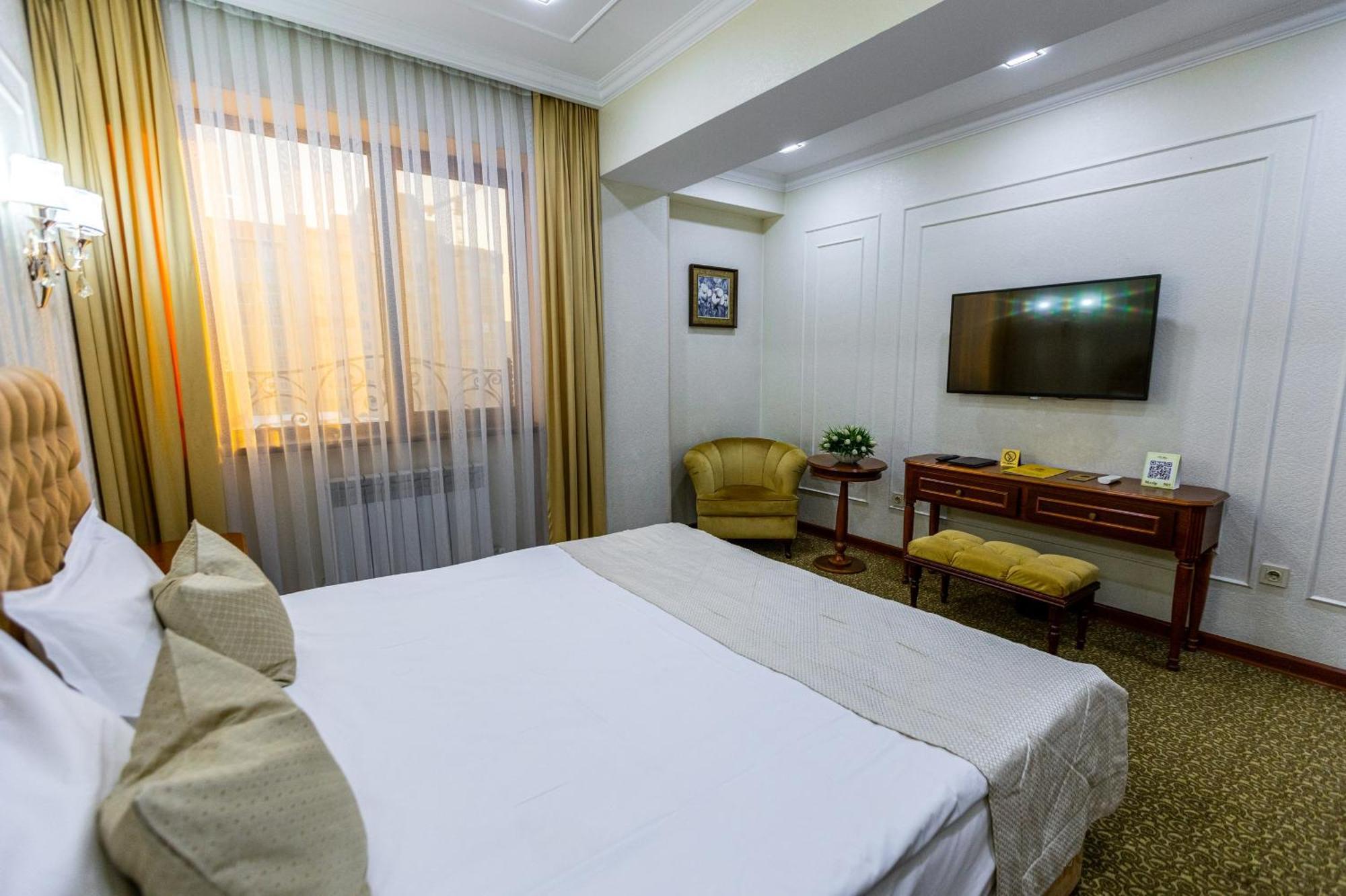 Plaza Hotel Almaty Quarto foto